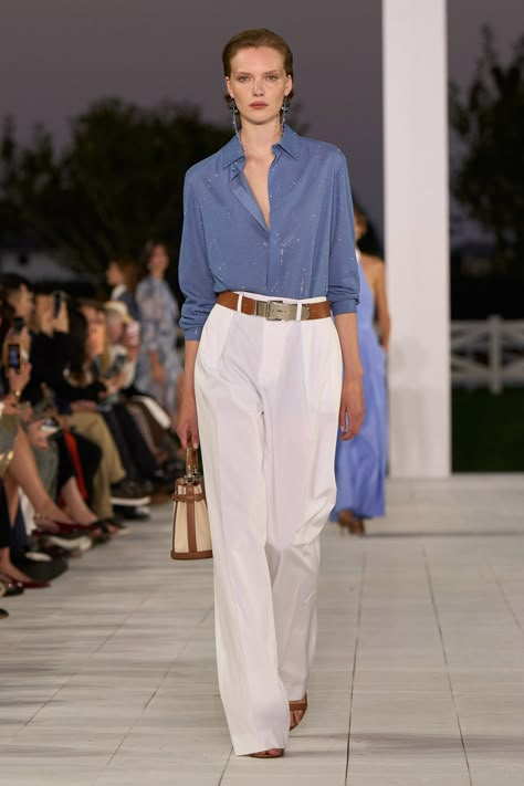 Ralph Lauren Spring 2025 Ready-to-Wear https://www.vogue.com/fashion-shows/spring-2025-ready-to-wear/ralph-lauren/slideshow/collection#4 Ralph Lauren Fashion Show 2024, Ralph Lauren 2025 Women, Ralph Lauren Inspired Outfits, Ralph Lauren Fashion Show, Ralph Lauren Runway, Lauren Aesthetic, Ralph Lauren Aesthetic, Ralph Lauren Preppy, Ralph Lauren Looks