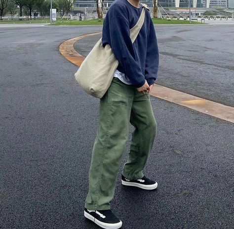 Pantalón Skater Man Outfits, Soft Streetwear Men, Skater Fits Boy, Skater Men Outfits, Skater Fashion Men, Mens Fashion Skater, Skater Style Boy, Skater Boys Outfits, Skater Boy Outfits Aesthetic