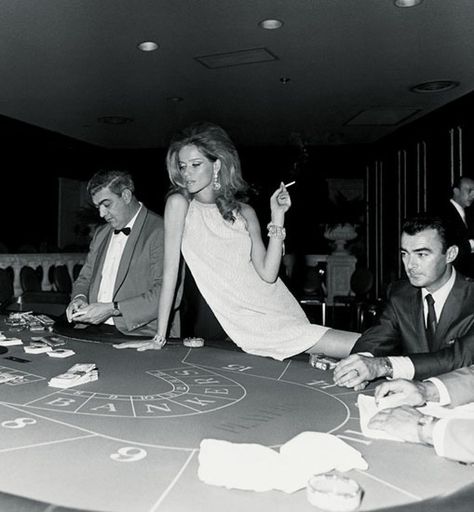 Franco Rubartelli, 1967 Fashion, Mafia Wives, 007 Casino Royale, Old Vegas, Paris Vogue, Jerry Hall, Jean Shrimpton, Estilo Ivy