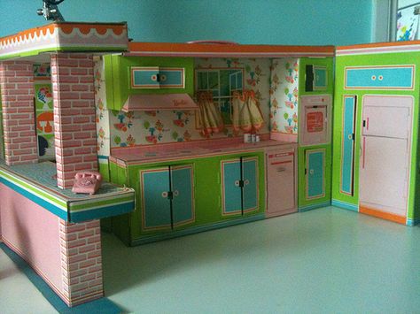 1964 Barbie Dream Kitchen Dinnette | This set isn't complete… | Flickr Cardboard Structures, Barbie Kitchen Set, Barbie Doll Houses, Barbie Houses, Modern Barbie, Cardboard Dollhouse, Barbie Playsets, Girls Dollhouse, Barbie Room