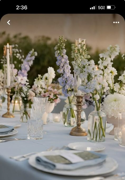 June Wedding Table Settings, Table Decor Lavender, Wedding Flowers Light Purple, Lilac Light Blue Wedding, Light Blue And White Wedding Table Decor, Wedding Table Decorations Light Blue, Romantic Table Centerpieces, Light Blue Purple And White Wedding, Pink White Lilac Flowers