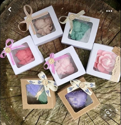 Soap Wrapping Ideas, Soap Gift Basket, Valentine Candles, Floral Soap, Personalised Gifts Diy, Candle Crafts Diy, Wedding Gifts Packaging, Creative Box, Simple Gift Wrapping