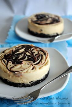 Non-Bake Baileys Cheesecake No Bake Baileys Cheesecake Recipes, Alcoholic Cakes, Booze Desserts, No Bake Baileys Cheesecake, Christmas Cheesecakes, Bailey Recipes, Xmas Biscuits, Bailey's Cheesecake, Baileys Dessert