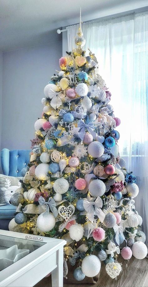 Pink Xmas Tree, Pink Christmas Tree Decorations, Blue Christmas Tree Decorations, Christmas Tree Inspo, Tree Decorations Christmas, Christmas Tree Decorating, Rose Gold Christmas, Pink Xmas, Blue Christmas Tree