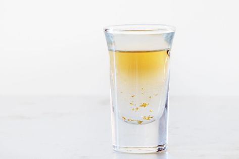 Goldschlager Drinks, Captain Morgan Spiced Rum, Shots Alcohol Recipes, Shooter Recipes, Liquor Shots, Shots Alcohol, Party Shots, Captain Morgan, Tequila Shots