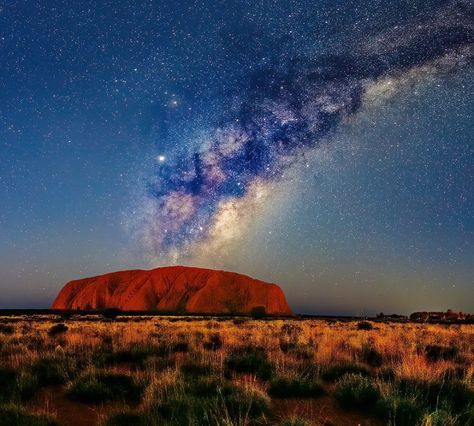 Anne Souter (@Anne1411A) / Twitter Outback Australia Landscape, The Outback Australia, Painting Swirls, Travel Core, School Bench, Uluru Australia, Spiritual Places, Milky Way Photography, Australia Landscape