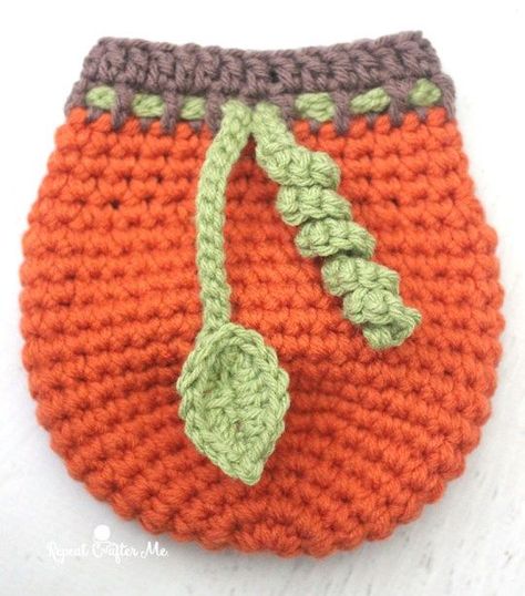 Crochet Pumpkin Pouch | Repeat Crafter Me | Bloglovin’ Crocheted Halloween, Crochet Thanksgiving, Crochet Candy Corn, Crocheted Purses, Crocheted Accessories, Crochet Candy, Pumpkin Patterns, Crochet Puff Flower, Repeat Crafter Me