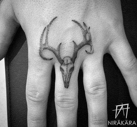 Ala geyik Tattoo Awareness, Stippling Tattoo, Yoga Buddha, Buddha Mandala, Skull Hand Tattoo, Animal Skull, Reiki Meditation, Deer Skull, Spiritual Tattoos