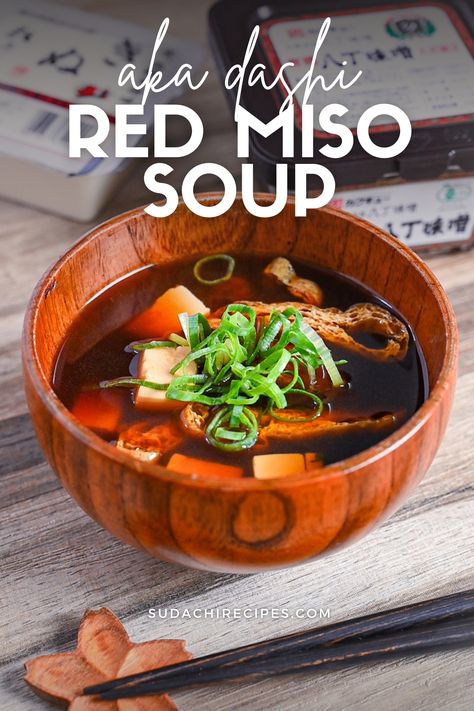 aka-dashi (red miso soup) in wooden bowl topped with chopped green onion Shogayaki Recipe, Miso Paste Recipes, Miso Soup With Tofu, Sudachi Recipes, Soba Soup, Soup With Tofu, Japanese Side Dish, Asian Soup Recipes, Miso Recipe