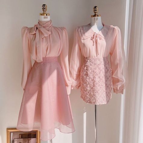 KSTYLELOOK on Instagram: "Summer Peachy Ribbon paired with mini and midi skirt 👩‍❤️‍💋‍👩🌷 Swipe for details👉" Princess Peach Outfits, Susie Core, Peach Outfits, Official Clothes, Ballet Inspired Fashion, Peach Clothes, Peach Fashion, Gala Outfit, Formal Occasion Dress