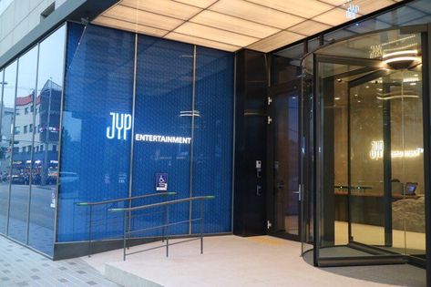 Kpop Dr Visualization Jyp, Jyp Building Aesthetic, Jyp Entertainment Dance Studio, Jyp Company, Jyp Practice Room, Jyp Building Inside, Kq Entertainment Building, Kpop Entertainment Building, Jyp Entertainment Building Inside