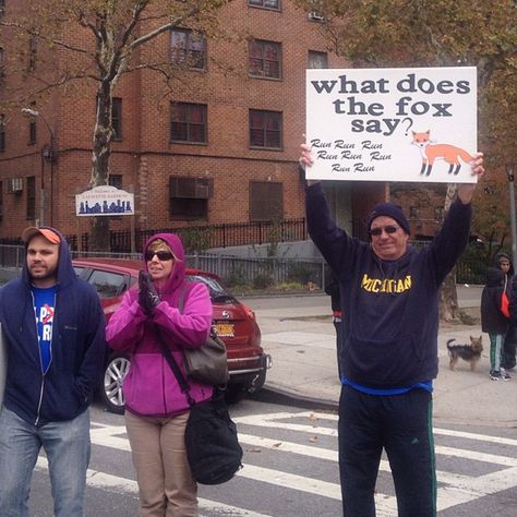 So that’s what the fox says… | The 35 Best Signs From The NYC Marathon - These are great! Many I've never seen before :) Running Signs, Marathon Signs, Marathon Posters, Running Posters, Marathon Motivation, What Does The Fox Say, Marathon Shirts, Nyc Marathon, Running Humor