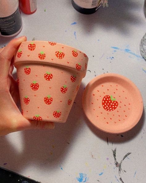 Pot Diy, Plant Pot Design, Plant Pot Diy, Painted Pots Diy, Pot Design, Flower Pot Design, Painted Terra Cotta Pots, Pottery Painting Designs, Tanah Liat