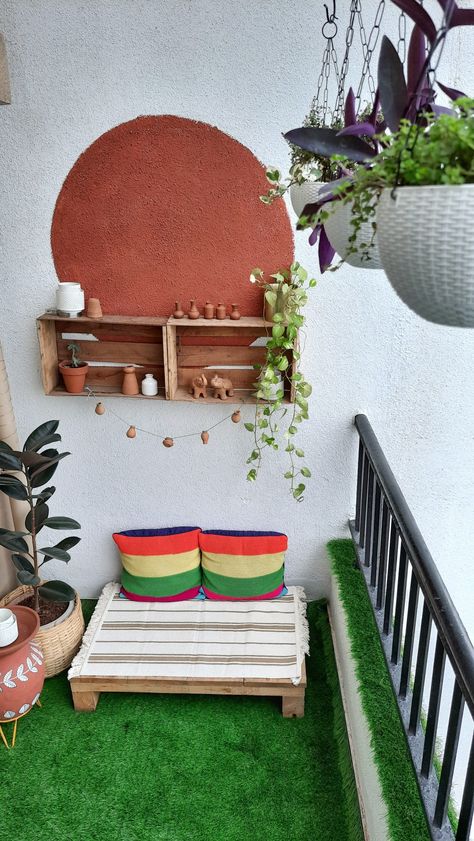 Easy Balcony Decor, Balcony Painting Ideas, Balcony Makeover Indian, Outdoor Wall Ideas, Dreamy Balcony, Diy Paint Ideas, Ambani House, Wall Hanging Plants, Hanging Plants Ideas