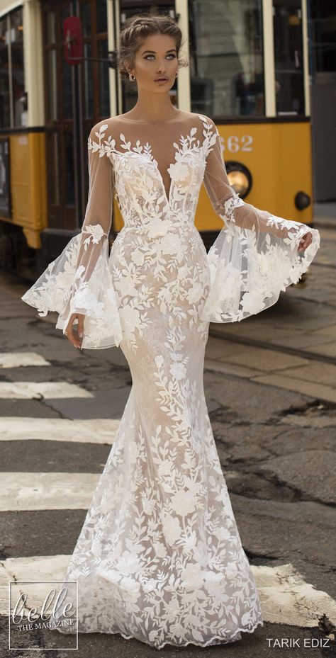 Vestido de noiva - tendência para 2019, com leve toque em tule para casamentos simplistas e elegantes. Tarik Ediz Dresses, Low Updo, Tarik Ediz, White Wedding Dress, Fantasy Wedding, Sleeve Wedding Dress, Lace Mermaid, Gorgeous Wedding Dress, فستان سهرة