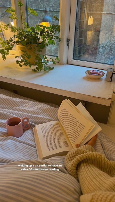 Reading Motivation, Improvement Books, Bedtime Reading, Books For Self Improvement, Before Sleep, Cozy Reading, Girl Reading, Bedtime Routine, Coffee And Books