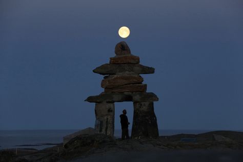 Pictures of the Week: August 16 – August 23 - LightBox Nunavut Canada, Inuit People, Man Looks, Canadian Things, Christian Science, Hudson Bay, Moon Rise, Pictures Of The Week, Best Fishing