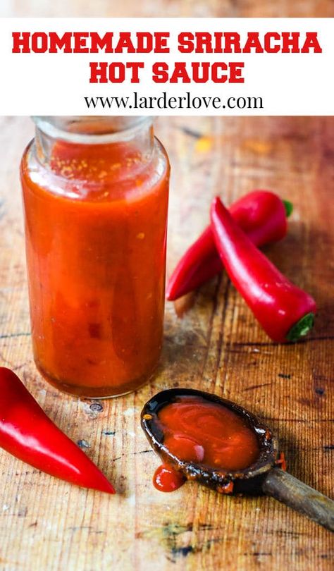 Here is a super easy recipe for homemade sriracha Thai sweet chilli sauce to add to all sorts of foods from mayo to burgers and of course Thai food too. #sriracha #srirachasauce #chillisauce #thaichillisauce #thaifood #thaisauce #sweetchillisauce #homemadesauces #larderlove Homemade Sriracha Sauce Recipe, Homemade Sriracha Sauce, Sweet Chilli Sauce Recipe, Sriracha Sauce Recipe, Homemade Sriracha, Siracha Sauce, Sriracha Recipes, Homemade Mayonnaise Recipe, Hot Sauce Recipe