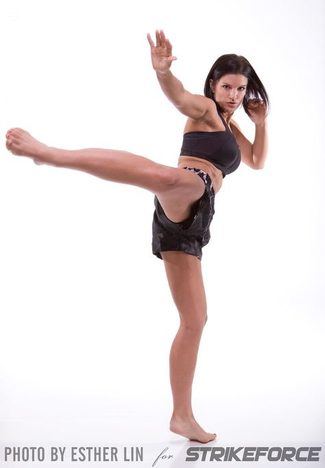 Kick boxing Female Action Poses, Gina Carano, Female Martial Artists, Action Pose Reference, Martial Arts Girl, Pencak Silat, Martial Arts Women, Female Reference, Anatomy Poses