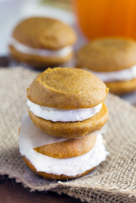 Amish Pie, Pumpkin Whoopie Pie Recipe, Whoopie Pie Recipe, Pumpkin Whoopie Pies, Whoopie Pie, Pumpkin Recipes Dessert, Fall Dessert Recipes, Whoopie Pies, Pumpkin Cream