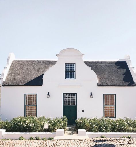 Cape Dutch Architecture, House In The Countryside, Modern Cape, South African Homes, Dutch Architecture, Cape Dutch, Exterior Houses, Gable House, African House