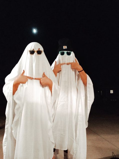 Ghost Costume With Sunglasses, Ghost Costume Aesthetic, Halloween Costumes Ghost, Halloween Costume Meme, Ghost Trend, Ghost Halloween Costume, Ghost Videos, Ghost Costume, Funny Glasses