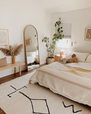 boho master bedroom decorating neutral decor and plants Neutral Room Decor, Small Bedroom Layout, Deco Boheme Chic, Bedroom Arrangement, Room Design Bedroom, Bedroom Layouts, Small Room Bedroom, Room Inspiration Bedroom, Room Ideas Bedroom