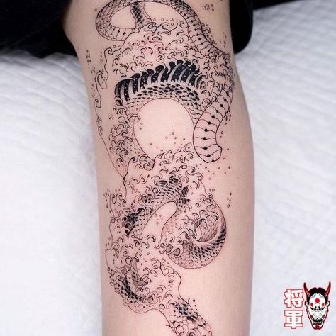 Japanese animals are often associated with Japanese Shinto deities, also called: Kami. The most famous are the Kitsune fox, the Tsuru crane, the Koi carp, Dragon and tiger. Each mythological animal has its own meaning. We can see these Japanese motifs represented in the Japanese art of traditional tattooing: Irezumi. But also embroidered on traditional Japanese clothes or streetwear: kimono, sukajan, haori, jinbei etc... #irezumi #tattoo #animals Kami Japanese, Asian Mythology, Yamata No Orochi, Water Snake, Japanese Legends, Mythological Animals, Japanese Animals, Japanese Dragon Tattoo, Land Of The Rising Sun