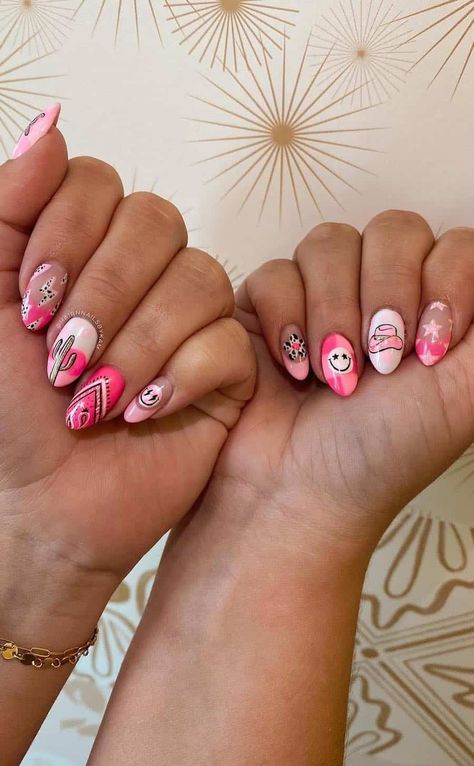 Punchy Cowgirl Nails, Cute Nashville Nails, Nail Ideas For Nashville Trip, Last Rodeo Nails, Nashville Themed Nails, Cowboy Nail Designs, Dolly Parton Nails Ideas, Classy Western Nails, Nashville Nail Designs