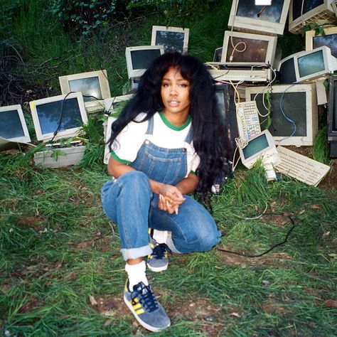 Sza Singer, Music Poster Ideas, Bedroom Wall Collage, Music Poster Design, Artist Wall, Poster Room, Picture Collage Wall, Bedroom Posters, Photo Wall Collage