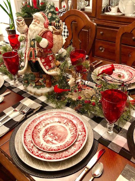 Modern Christmas Table Settings, Home Decor Christmas Ideas, For The Home Ideas, Modern Christmas Table, Unique Christmas Decor Ideas, Decor Christmas Ideas, Christmas Table Settings Ideas, Christmas Table Setting Ideas, Table Settings Ideas