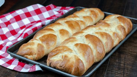 Challah (Braided Egg Bread) Egg Bread Recipe, Braid Bread, Making French Toast, Quick Vegetarian Recipes, Challah Bread Recipes, Egg Bread, Food Bakery, Make French Toast, Braided Bread