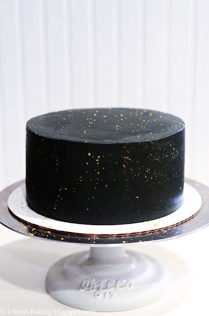 Black Birthday Cake Ideas, Simple Black Cake, Birthday Cake Stars, Black And Gold Birthday Cake, Black Birthday Cake, Birthday Cake Black, Bolo Black, Dark Cake, Luke And Leia