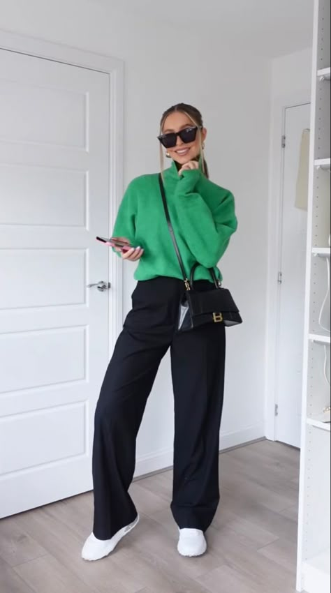 Green Sweater Outfit, Casual Bar Outfits, Outfit Trabajo, Casual Sport Outfit, Wide Leg Pants Outfit, Cosy Outfit, Outfit Inspo Winter, Mommy Outfits, Leg Pants Outfit