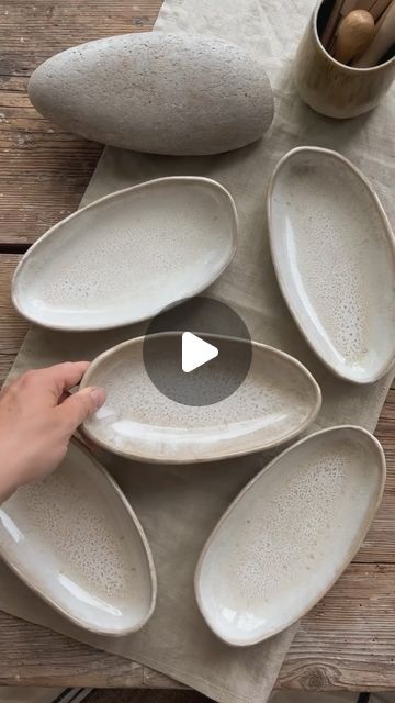 Gaya Ceramics, Ceramica Gres Ideas, Pottery Wheel Diy, Soap Dish Ceramic, Ceramics Bowls Designs, Slab Ceramics, Lovers Design, Diy Air Dry Clay, Ceramic Molds