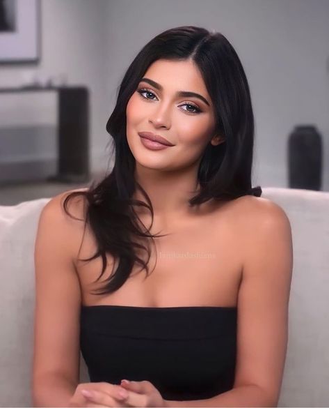 𝗜𝗮𝗺𝗸𝗮𝗿𝗱𝗮𝘀𝗵𝗶𝗮𝗻𝘀✨ (@iamkardashians) • Instagram photos and videos Kylie Jenner Face, Kylie Jenner Photoshoot, Kylie Jenner Hair, Looks Kylie Jenner, Kylie Jenner Pictures, Kylie Jenner Look, Kylie J, Kylie Jenner Makeup, Hair Remedies For Growth