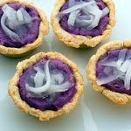 Ube Pies Ube Recipe, Ube Dessert, Filipino Sweets, Sweet Potato Pies, Filipino Delicacies, Purple Desserts, Truck Concept, Ube Recipes, Filipino Dessert