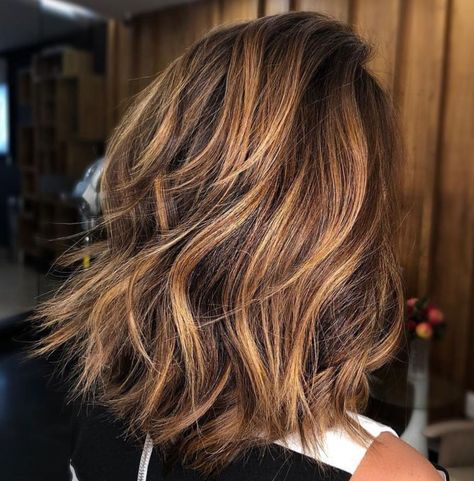 Chocolate And Caramel Choppy Lob Haircut Ideas For Thick Hair, Choppy Lob, Straight Thick Hair, Shoulder Length Layered Hair, Layered Thick Hair, Haircuts For Thick Hair, Thick Hair Cuts, Shoulder Length Hair Cuts, Hair Medium