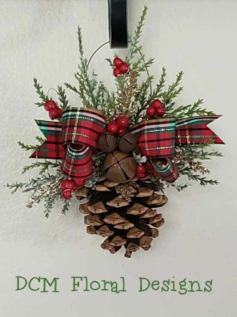 Pinecone Wreath Christmas, Decorating Pine Cones, Pinecone Tree Ornaments, Large Pinecone Crafts, Pine Cone Decorations Diy, Pine Cone Crafts For Christmas, Ideas With Pine Cones, Diy Thanksgiving Decorations, Pine Cone Ornaments