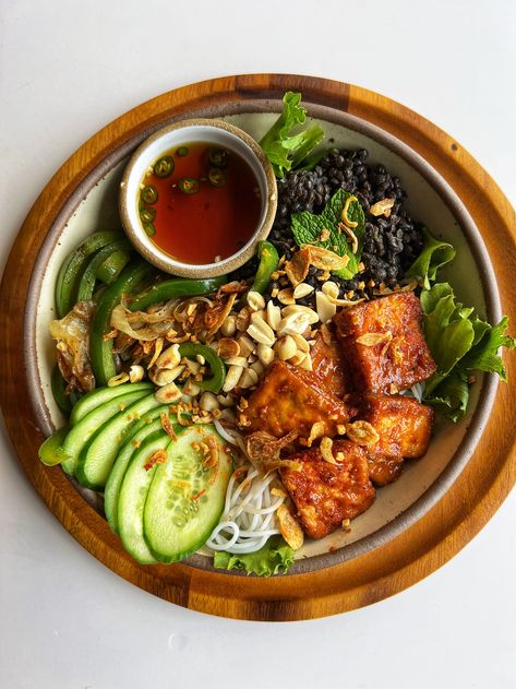 SPICY TOFU VERMICELLI BOWL Tofu Vermicelli, Shrimp Vermicelli, Vermicelli Bowl, Black Lentils, Vinegar Dressing, Korean Cooking, Donna Hay, Rice Vermicelli, Extra Firm Tofu