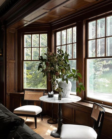 Vivir Design | We love that @gabriellemessina honored the old world character of her 1912 Georgian Revival home in this renovation of a historic home. So… | Instagram Bay Window Sitting Area, Georgian Revival Homes, Tiny Dining Rooms, Georgian Revival, Log Home Plan, Cottage Interiors, Chic Interior, Home Alone, Decorating Small Spaces