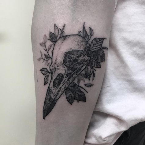 Bird skull for Fynn today! Thanks Pal! Owl Skull Tattoos, Bird Skull Tattoo, Cat Skull Tattoo, Mexican Skull Tattoos, Cow Skull Tattoos, Small Skull Tattoo, Datum Tattoo, Gotik Tattoo, Skull Tattoo Flowers