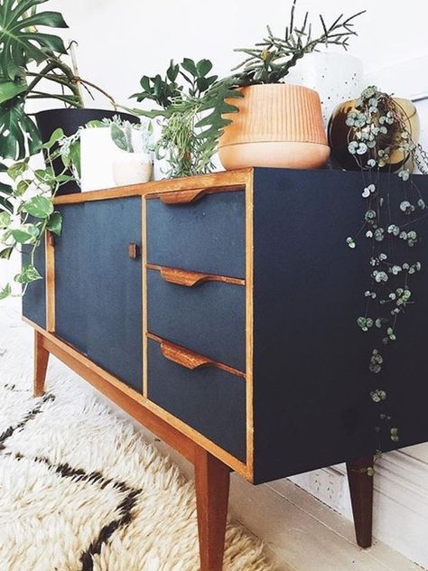 Mid century modern boho rustic Scandinavian plants Century Bed, Modern Apartment Decor, Mid Century Bedroom, Apartment Decoration, Mid Century Modern Bedroom, Decor Studio, Office Lighting, Retro Home Decor, Mid Century Modern Furniture