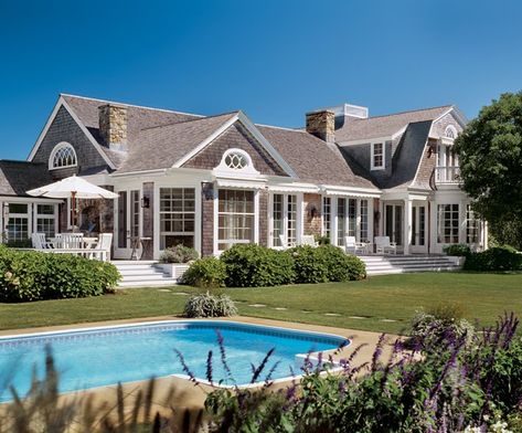 Marthas Vineyard House, Hamptons Architecture, Vineyard House, Home Designs Exterior, Shingle Style Homes, Leyte, Beach Cottage Style, Hamptons Style, Celebrity Houses