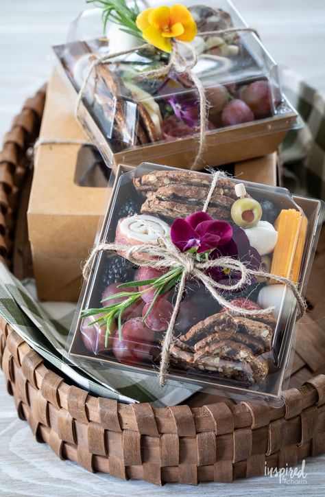 Elegant Gift Wrapping Classy, Board Platters, Platter Boxes, Picnic Business, Charcuterie Picnic, Easy Charcuterie, Dessert Charcuterie Board, Charcuterie Box, Charcuterie Boxes