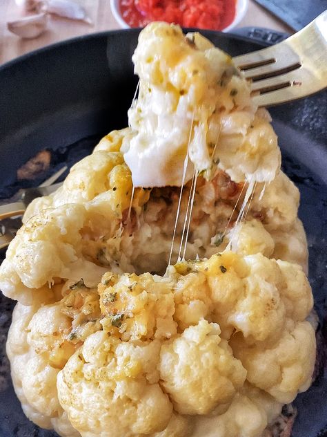 Roasted Whole Cauliflower, Oven Baked Cauliflower, Pull Apart Cheese Bread, Whole Cauliflower, Parmesan Cauliflower, Cauliflower Risotto, Roasted Cauliflower Recipes, Cauliflower Gratin, Whole Roasted Cauliflower