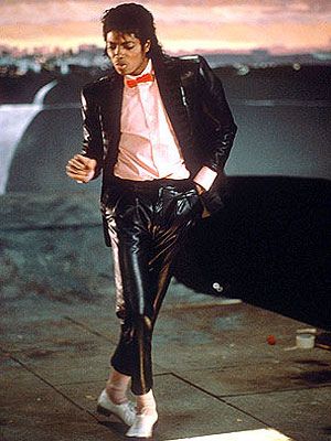 MJ, Billie Jean. ONE OF THE BEST SONG INTROS EVER!! No one rocks a bin liner suit that well either :P Pop Music Artists, Liz Phair, Kevin Parker, Billy Jean, Hee Man, Jenny Lewis, Michael Jackson Wallpaper, Joseph Jackson, Billie Jean