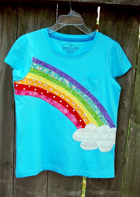 Rainbow Applique Tee #sew #cloud #kids #children Rainbow Applique, Applique Tee, Applique Tutorial, Colorful Quilts, Sewing Appliques, Sewing Projects For Kids, Applique Patterns, Easy Sewing Projects, Sewing For Kids