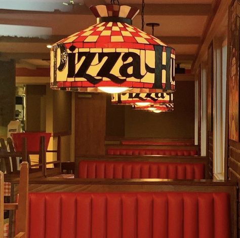 Old School Pizza, Retro Pizza, School Pizza, Decorative Chandelier, Tiffany Style Lighting, Classic Restaurant, Stained Glass Lamp, Globe Lamp, Classic Chandeliers