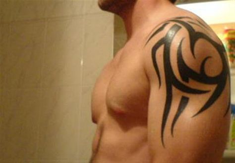 Shoulder Tattoos for Men – Tattoofanblog Simple Shoulder Tattoo, Stammestattoo Designs, Shoulder Sleeve Tattoos, Shoulder Tats, Shoulder Blade Tattoo, Simple Tattoos For Guys, Mens Shoulder Tattoo, Men Tattoo, Shoulder Arm Tattoos